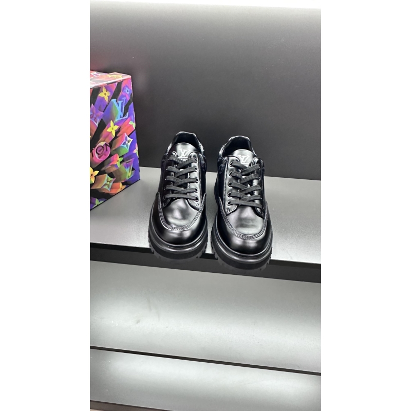 l**is V*t*n sneakers